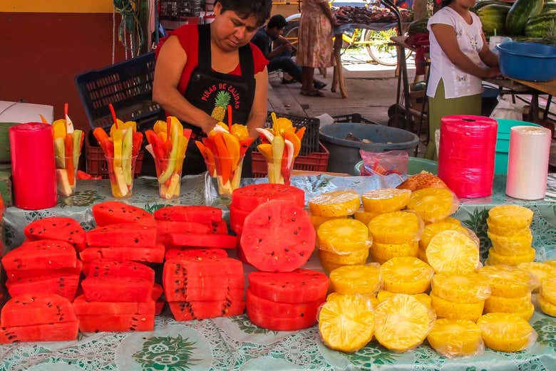 Puesto de fruta en el mercado de Cozumel