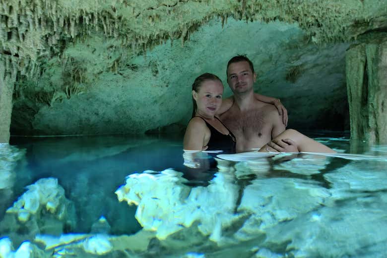 Disfrutando del baño en un cenote