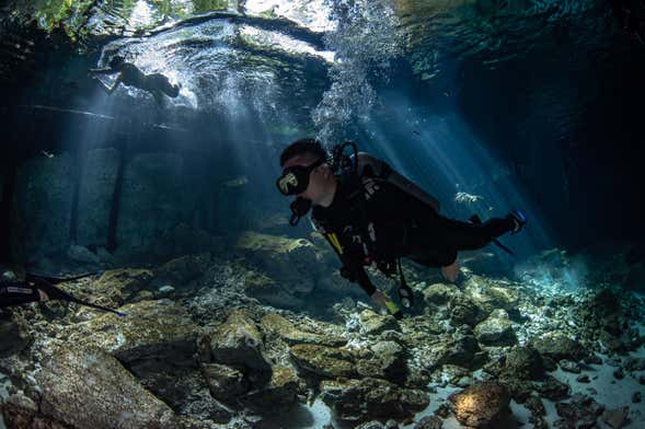 Buceo en el cenote Dos Ojos