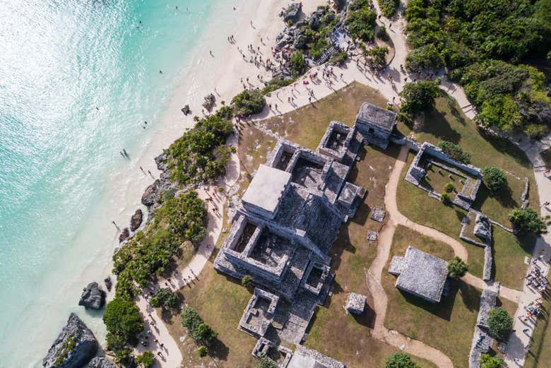 Vista aérea del yacimiento arqueológico de Tulum